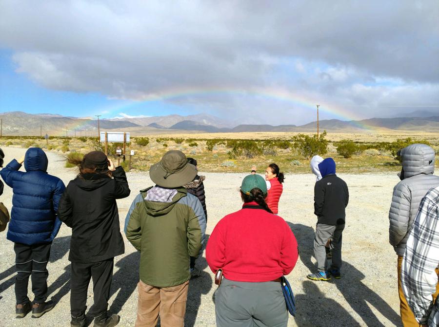 Kim Blisniuk with geology students in the desert.